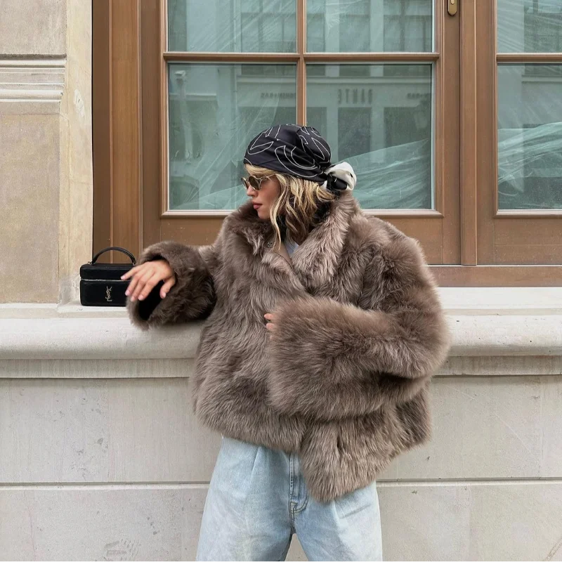 Chic Cropped Faux Fur Jacket Cozy and Oversized for Winter