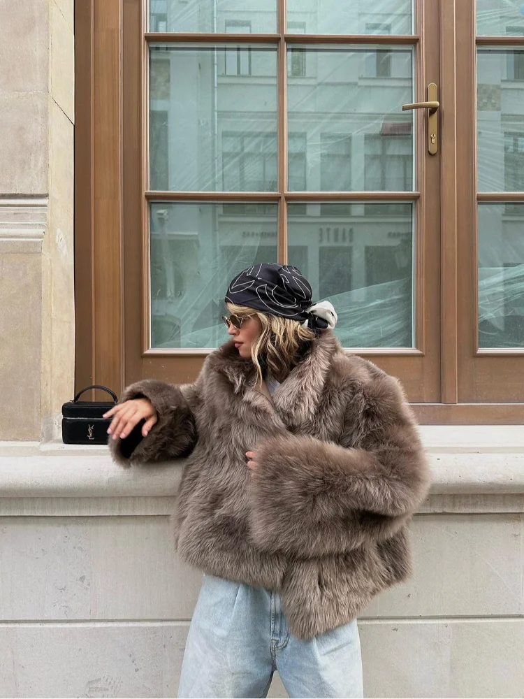 Chic Cropped Faux Fur Jacket Cozy and Oversized for Winter